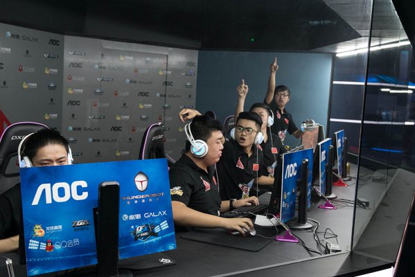 正是那些坚 正是那些坚