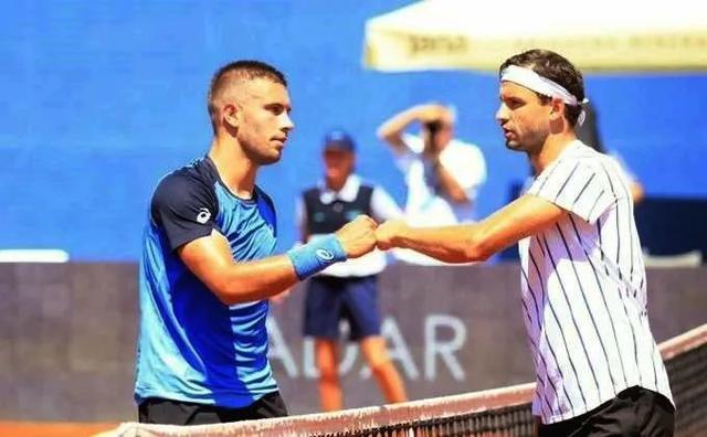 虽然他的身 虽然他的身